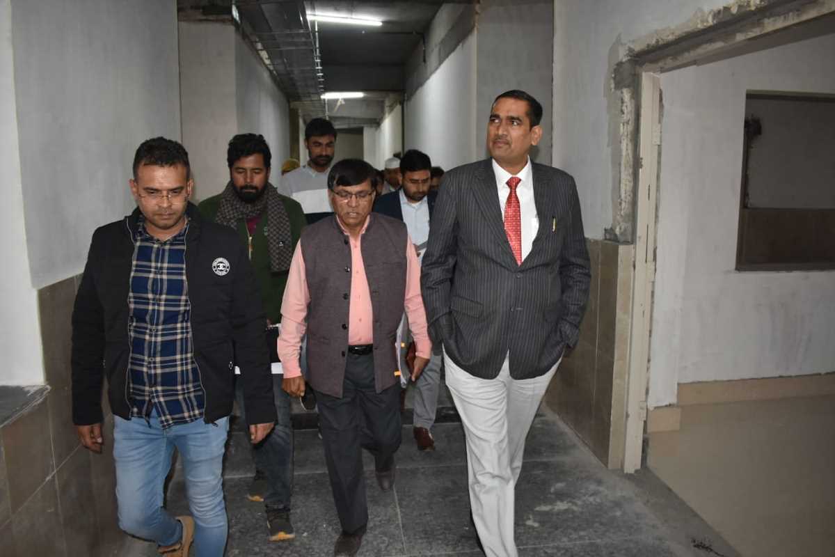 जिलाधिकारी ने निर्माणाधीन कल्याण सिंह मेडिकल कॉलेज का किया स्थलीय निरीक्षण